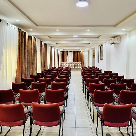 Yaahot Hotell Yaoundé Eksteriør bilde