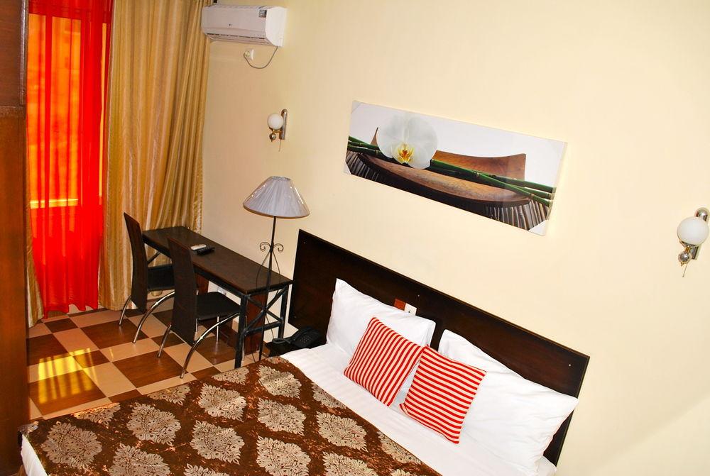 Yaahot Hotell Yaoundé Eksteriør bilde