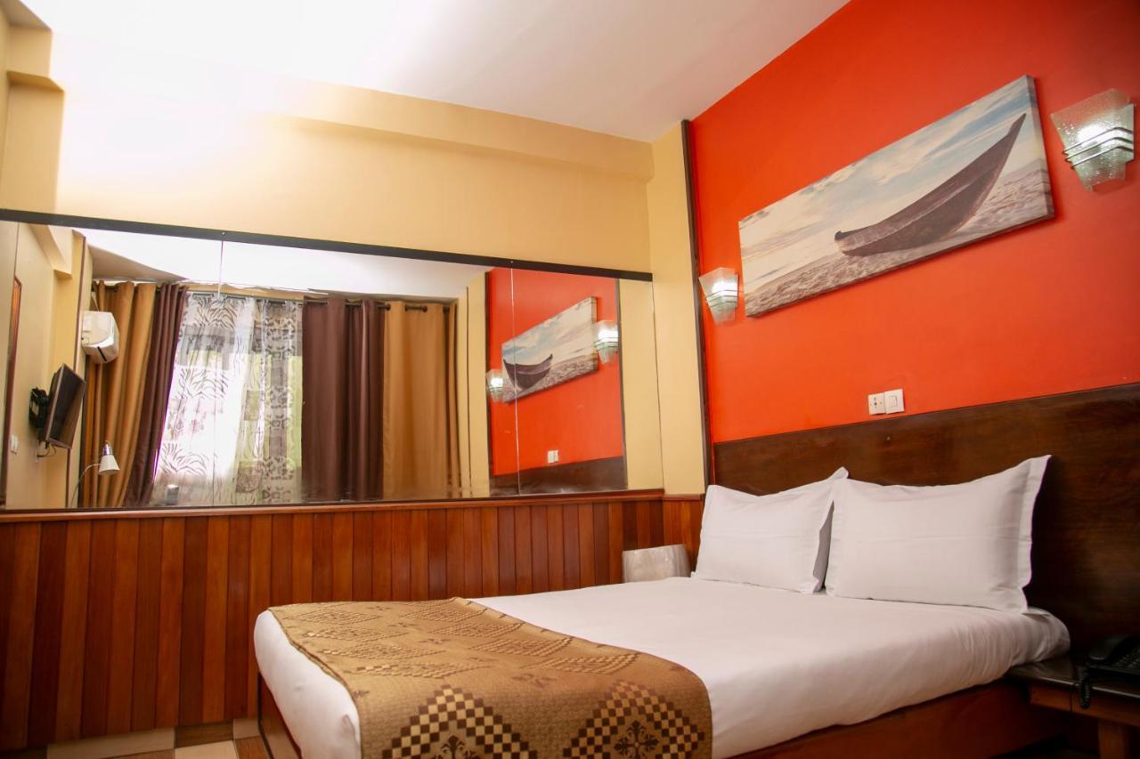 Yaahot Hotell Yaoundé Eksteriør bilde