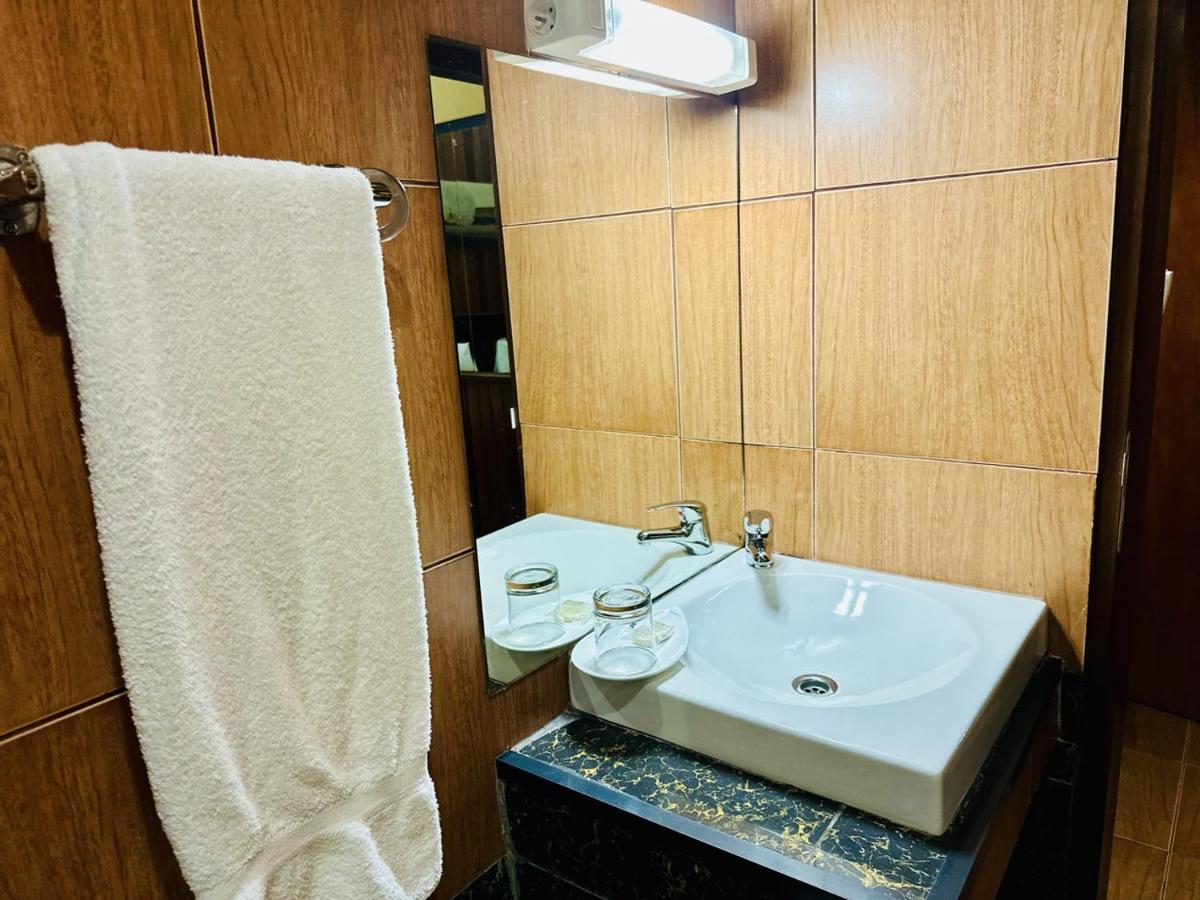 Yaahot Hotell Yaoundé Eksteriør bilde