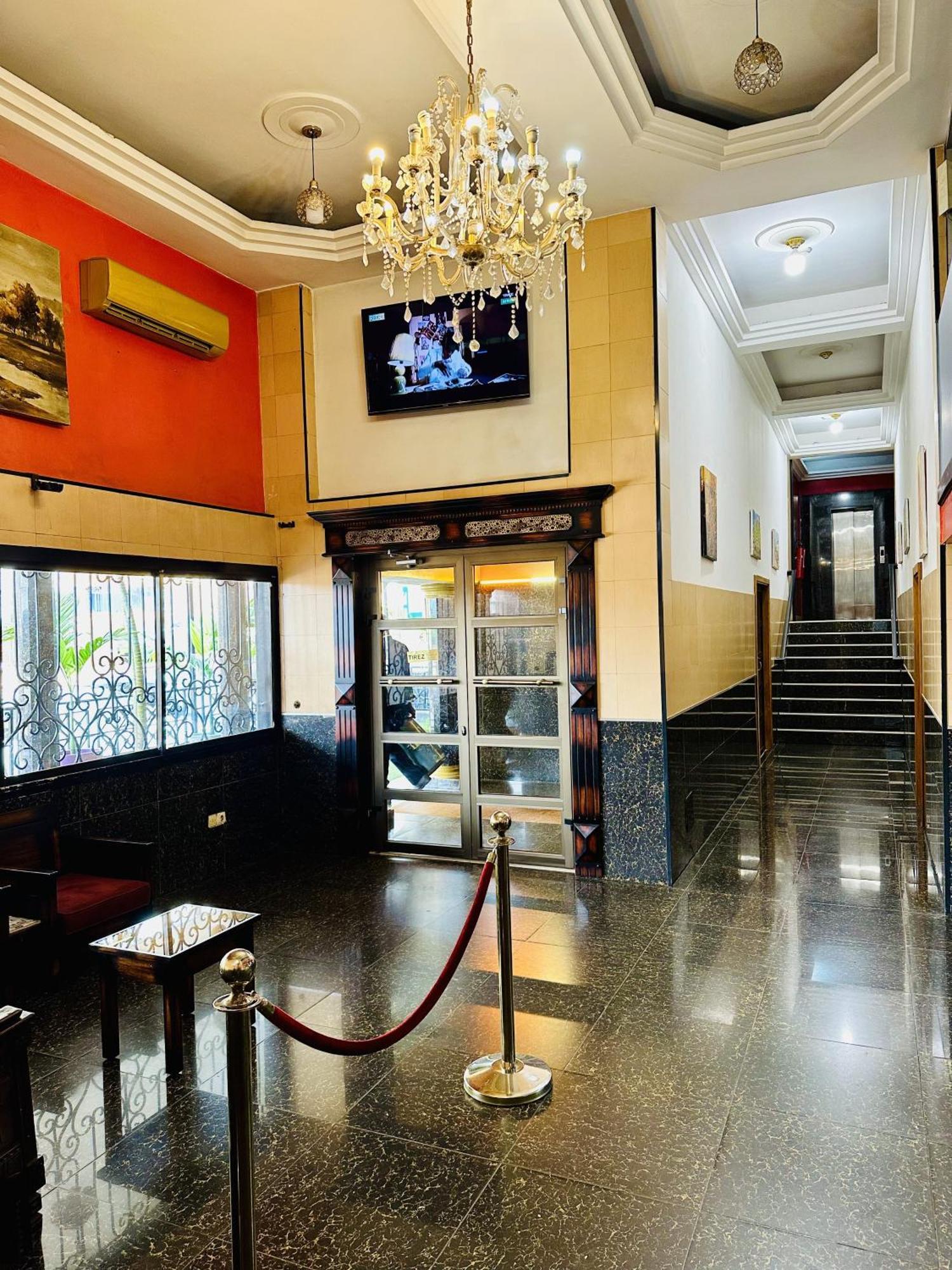 Yaahot Hotell Yaoundé Eksteriør bilde