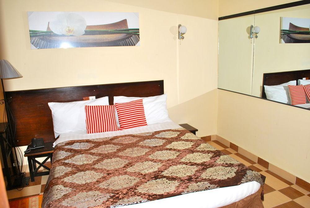 Yaahot Hotell Yaoundé Eksteriør bilde