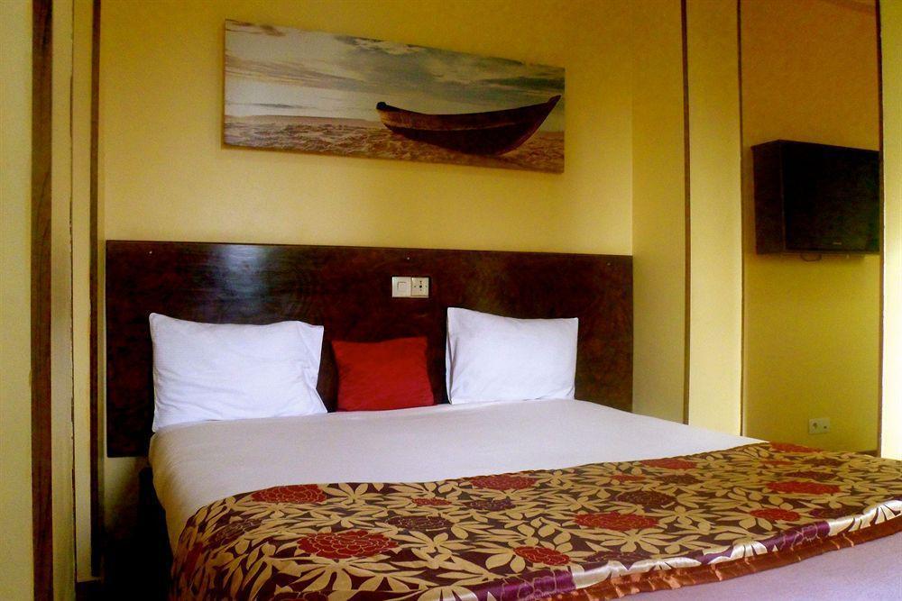 Yaahot Hotell Yaoundé Eksteriør bilde