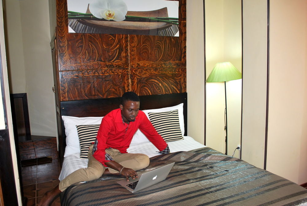Yaahot Hotell Yaoundé Eksteriør bilde