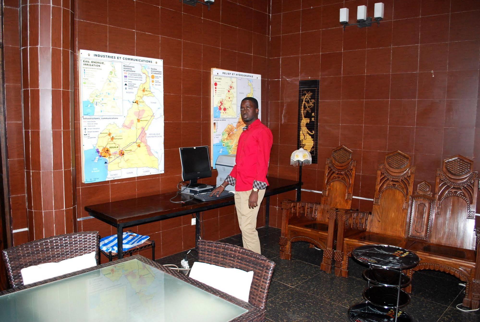 Yaahot Hotell Yaoundé Eksteriør bilde