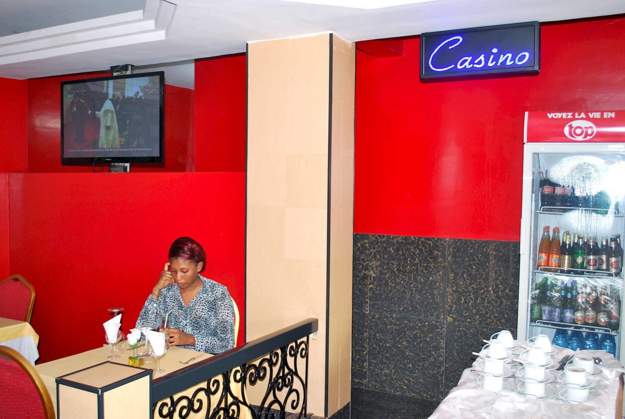 Yaahot Hotell Yaoundé Eksteriør bilde