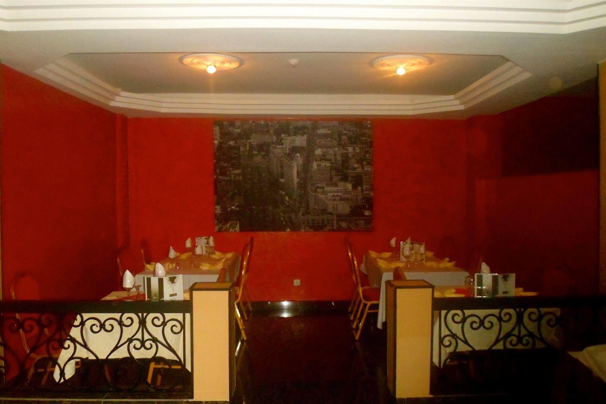 Yaahot Hotell Yaoundé Eksteriør bilde