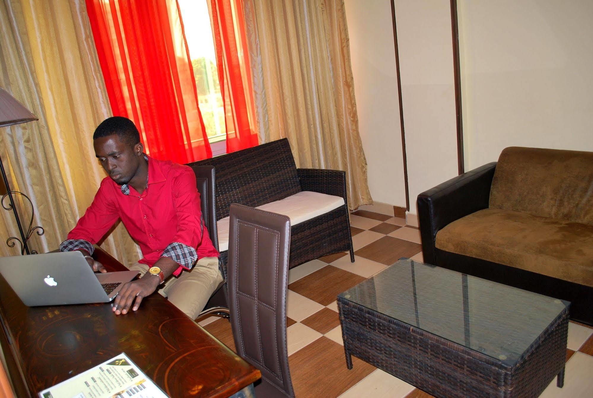 Yaahot Hotell Yaoundé Eksteriør bilde