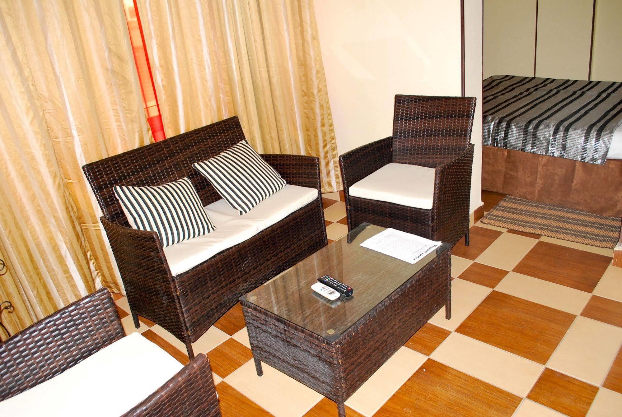Yaahot Hotell Yaoundé Eksteriør bilde