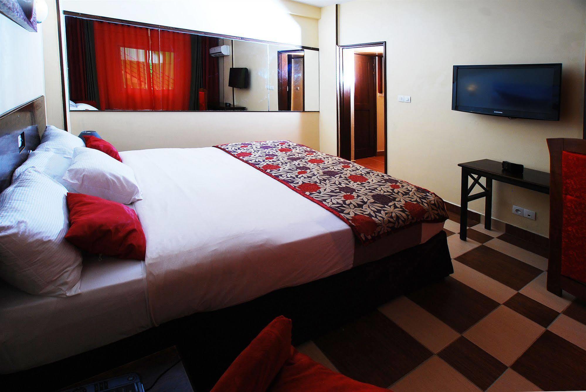 Yaahot Hotell Yaoundé Eksteriør bilde